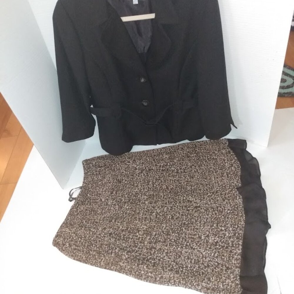 Studio I: Two-piece outfit, lined jacket w/belt &elastic waist flair skirt.